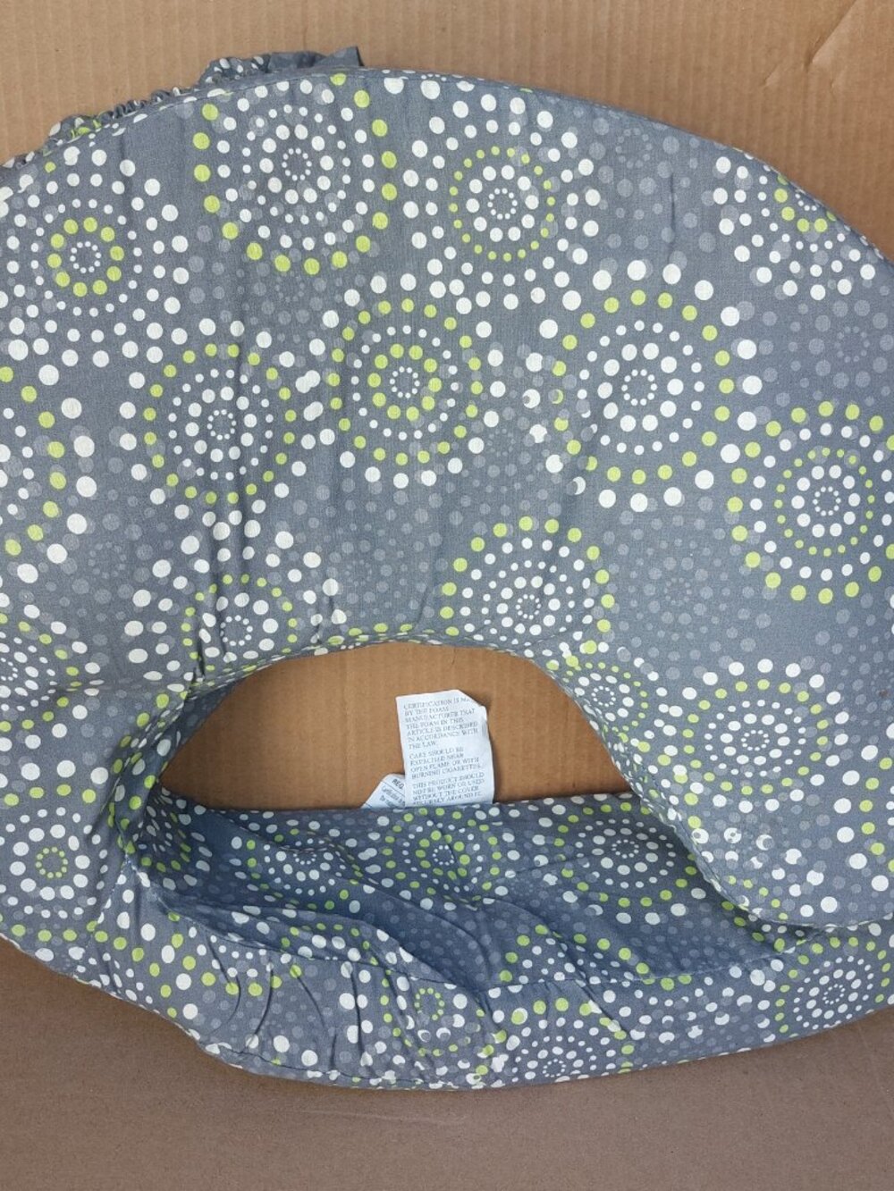 Brestfriend body pillow to assist with nursing